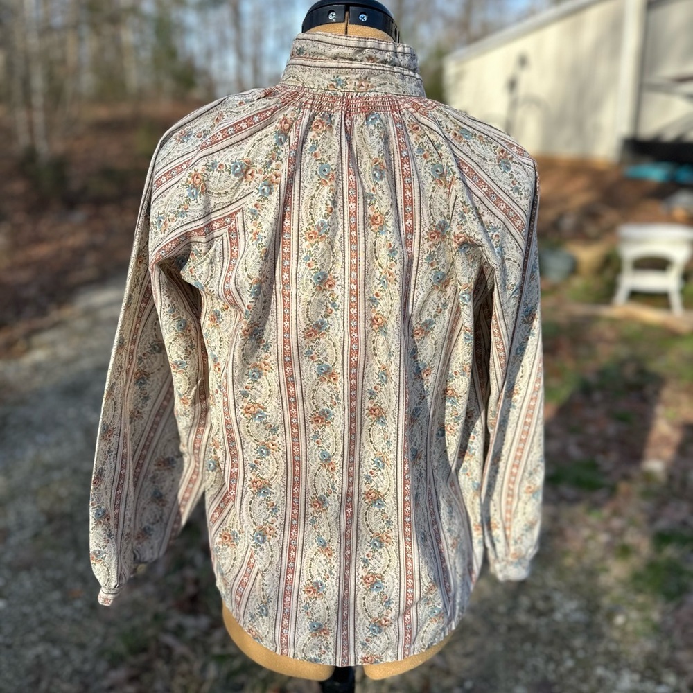 Vintage You Babes blouse. Vintage too. Vintage shirt. Brown and blue. Floral - Picture 5 of 6